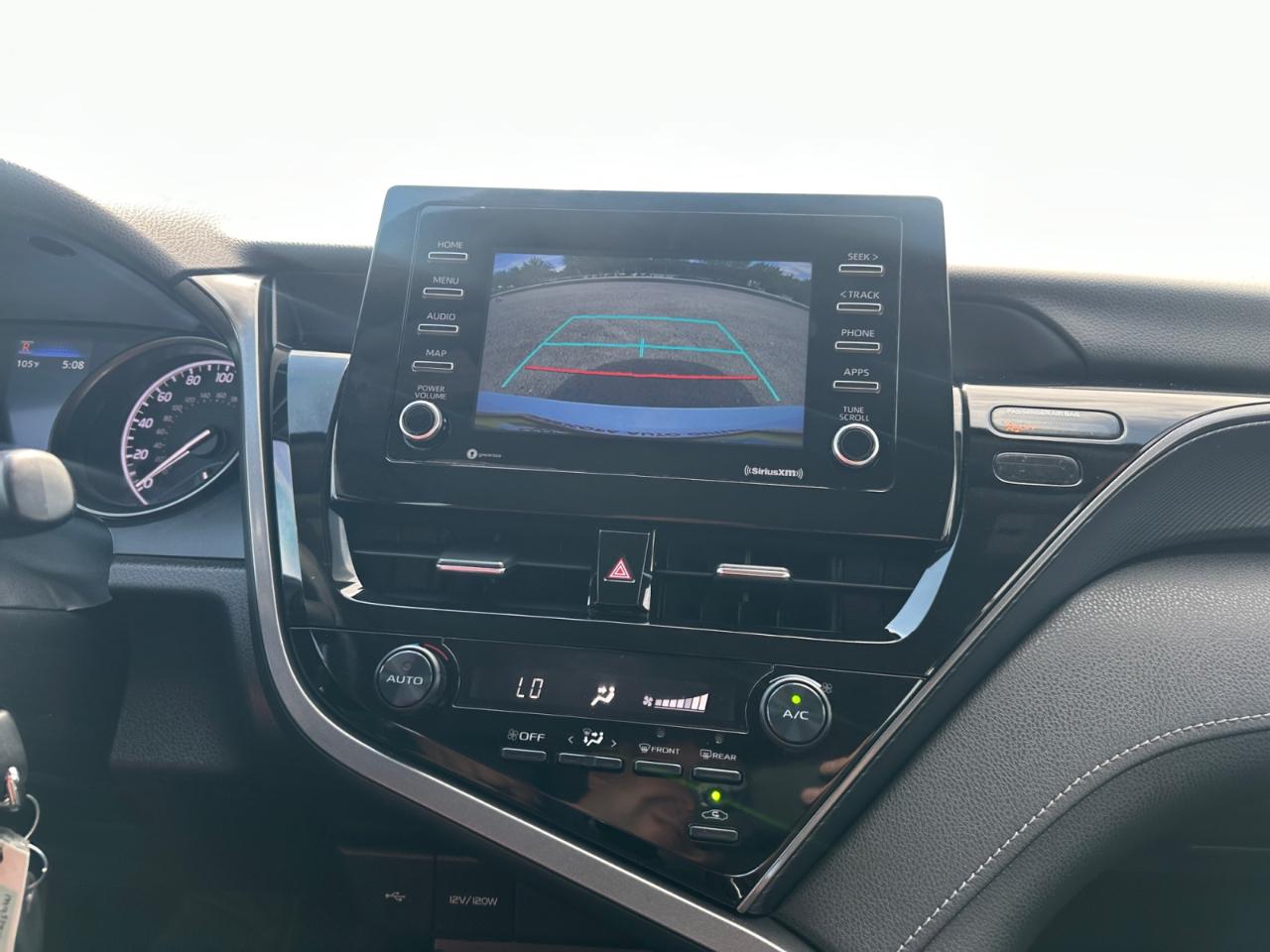 Toyota Camry SE 2021