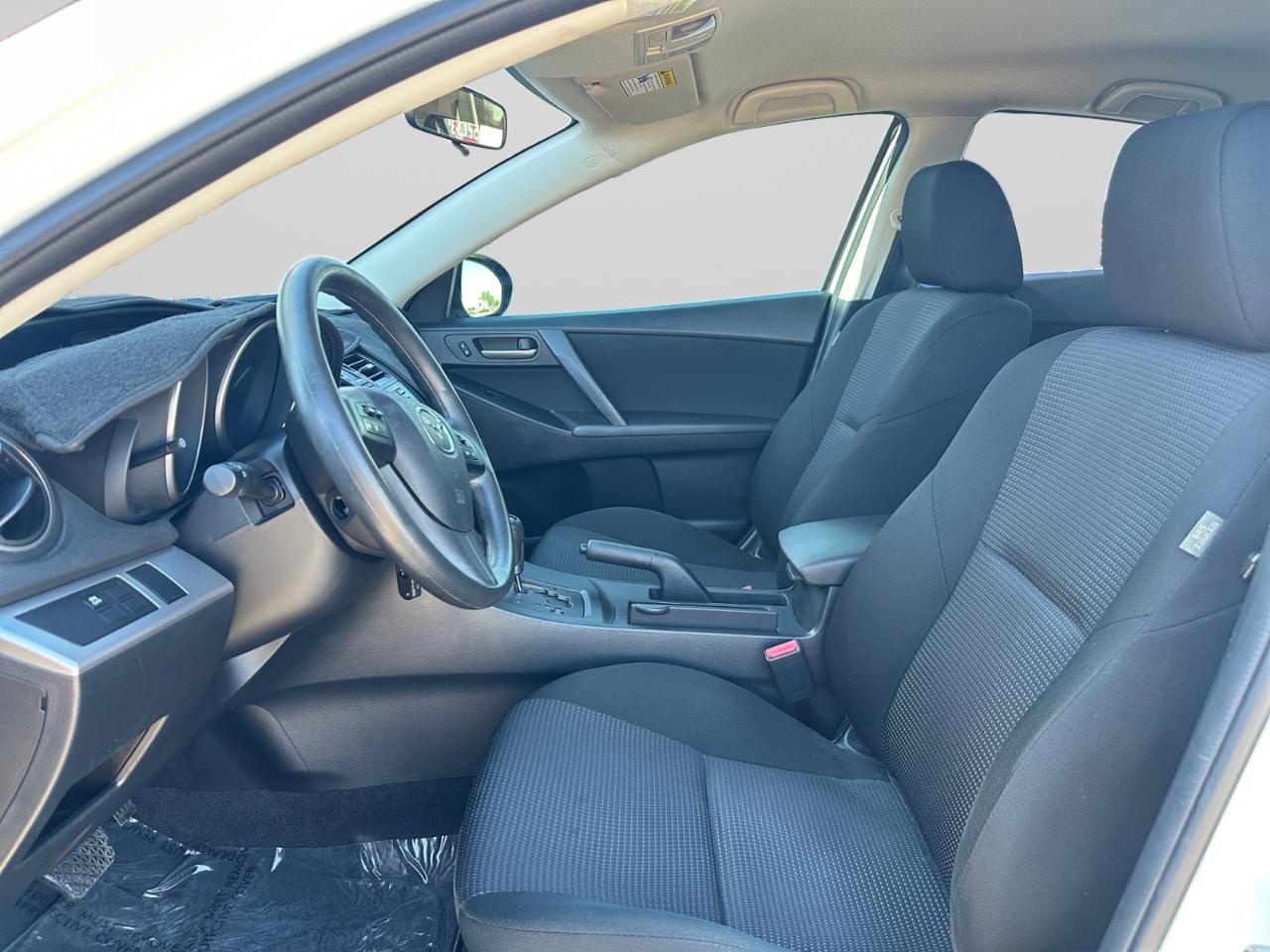 Mazda MAZDA3 i Sport 4-Door 2013