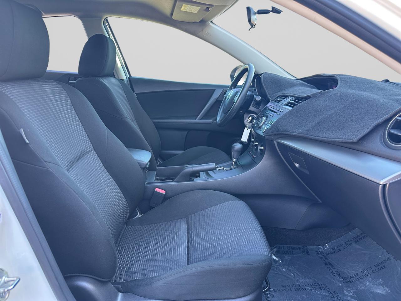 Mazda MAZDA3 i Sport 4-Door 2013