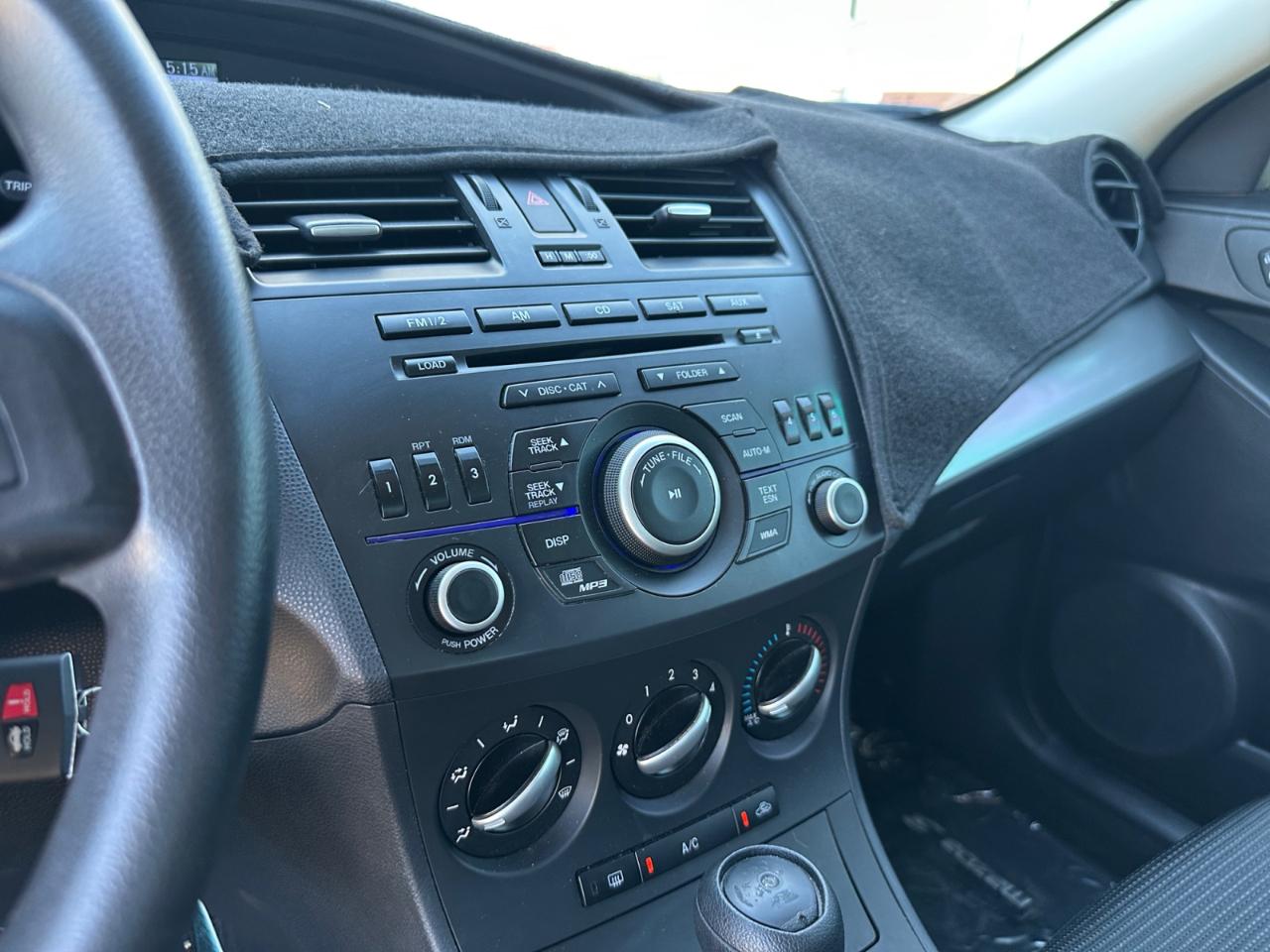 Mazda MAZDA3 i Sport 4-Door 2013