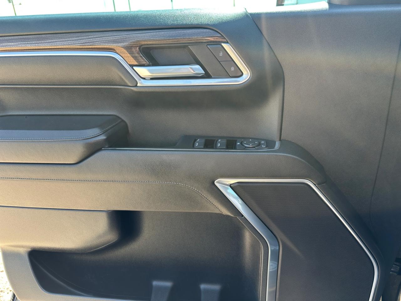 Chevrolet Silverado 1500 LT Crew Cab 4WD 2024