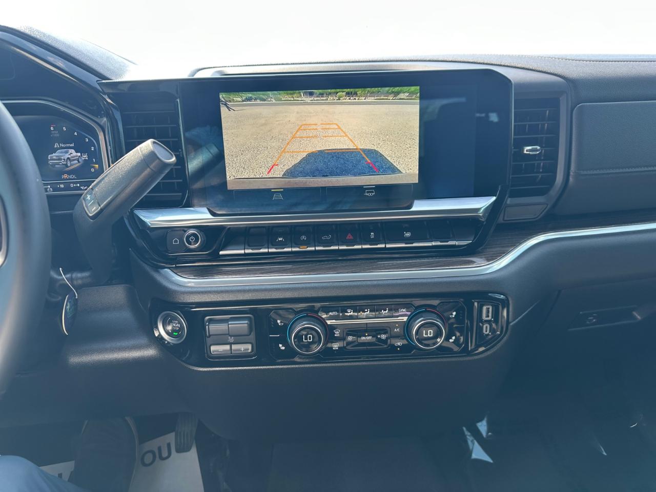 Chevrolet Silverado 1500 LT Crew Cab 4WD 2024