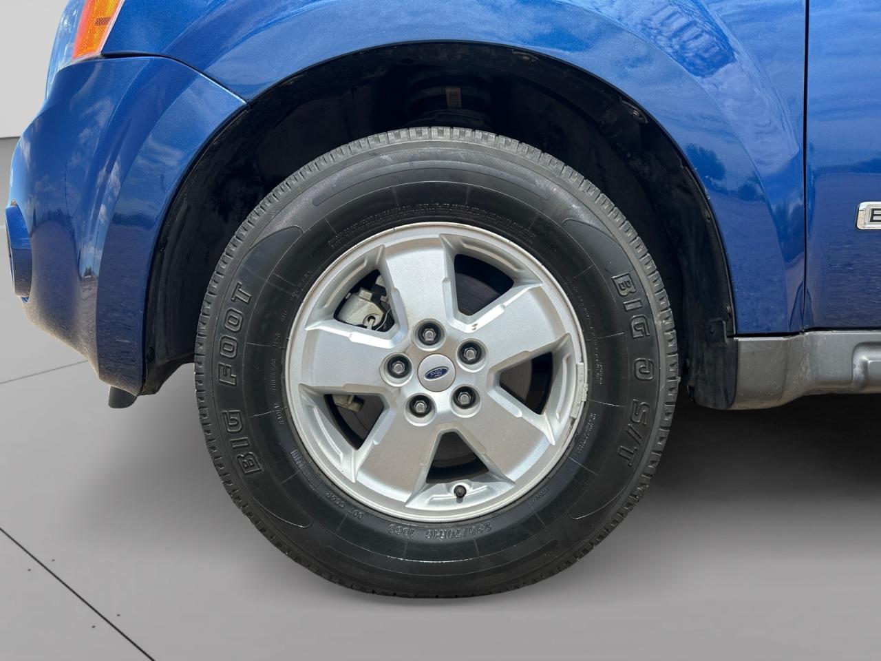 Ford Escape XLS 4D SUV FWD 2008