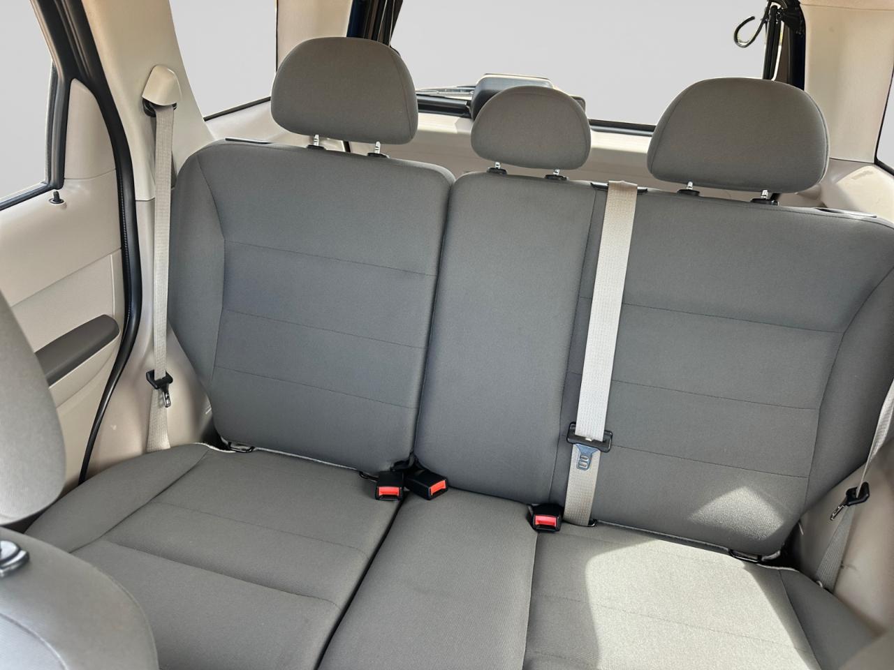 Ford Escape XLS 4D SUV FWD 2008