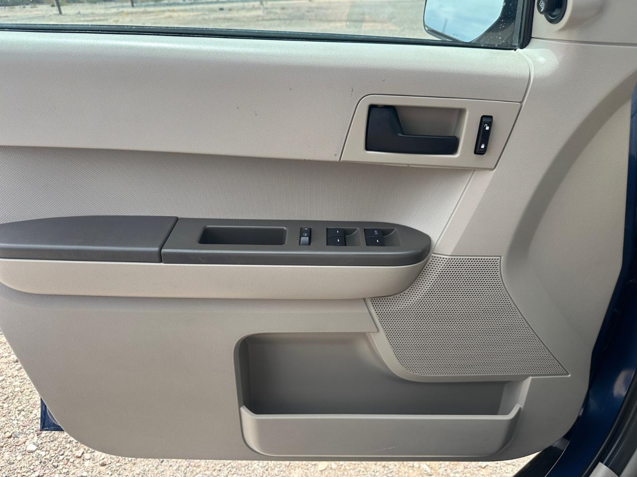 Ford Escape XLS 4D SUV FWD 2008