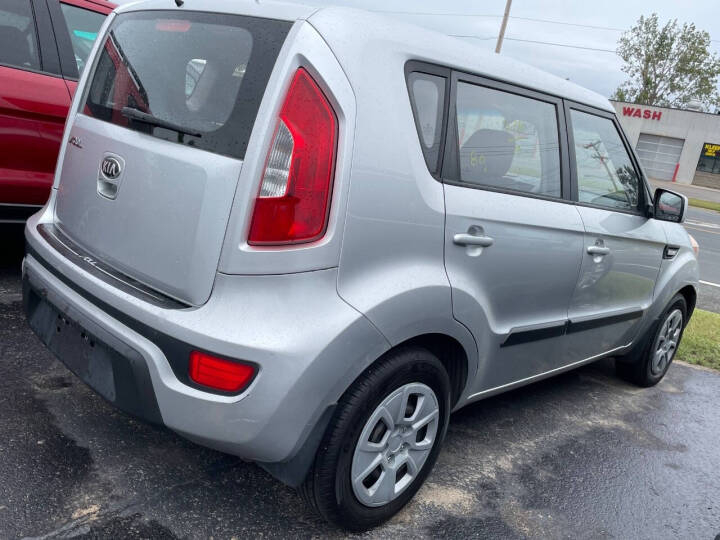 2013 Kia Soul Base photo 2