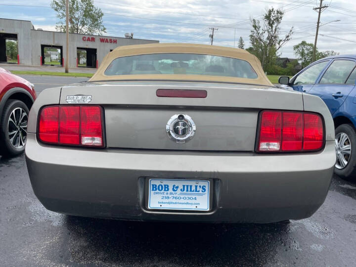2005 Ford Mustang V6 Deluxe Convertible photo 4