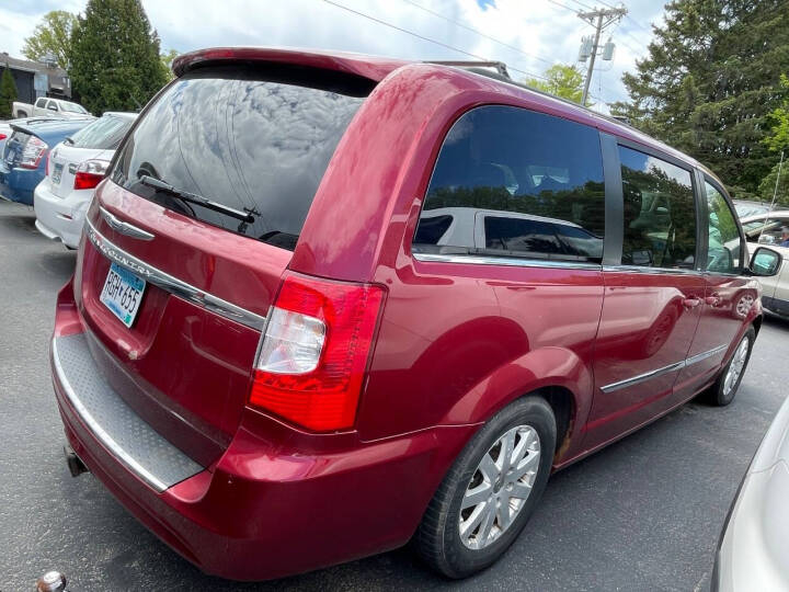 2014 Chrysler Town & Country Touring photo 2