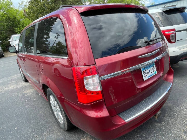 2014 Chrysler Town & Country Touring photo 3