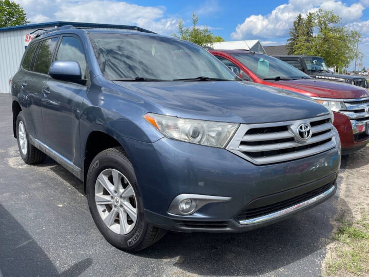 2013 Toyota Highlander Base photo 2