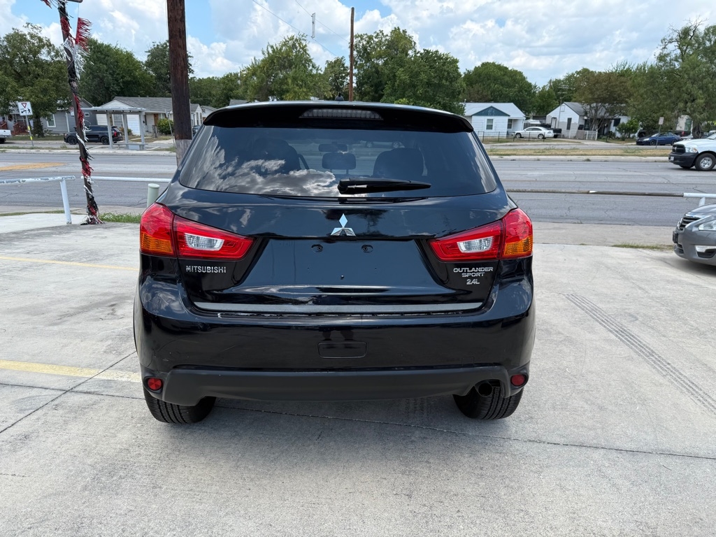 Mitsubishi Outlander Sport  2016