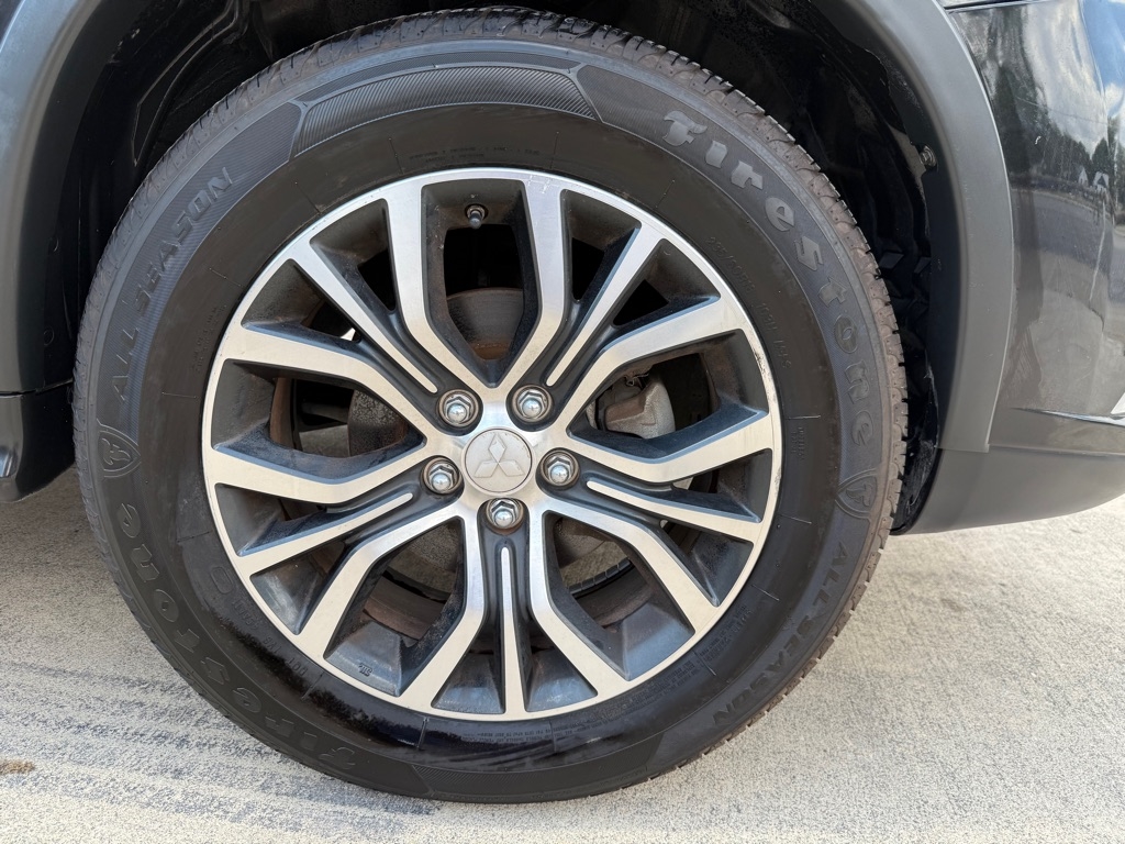 Mitsubishi Outlander Sport  2016