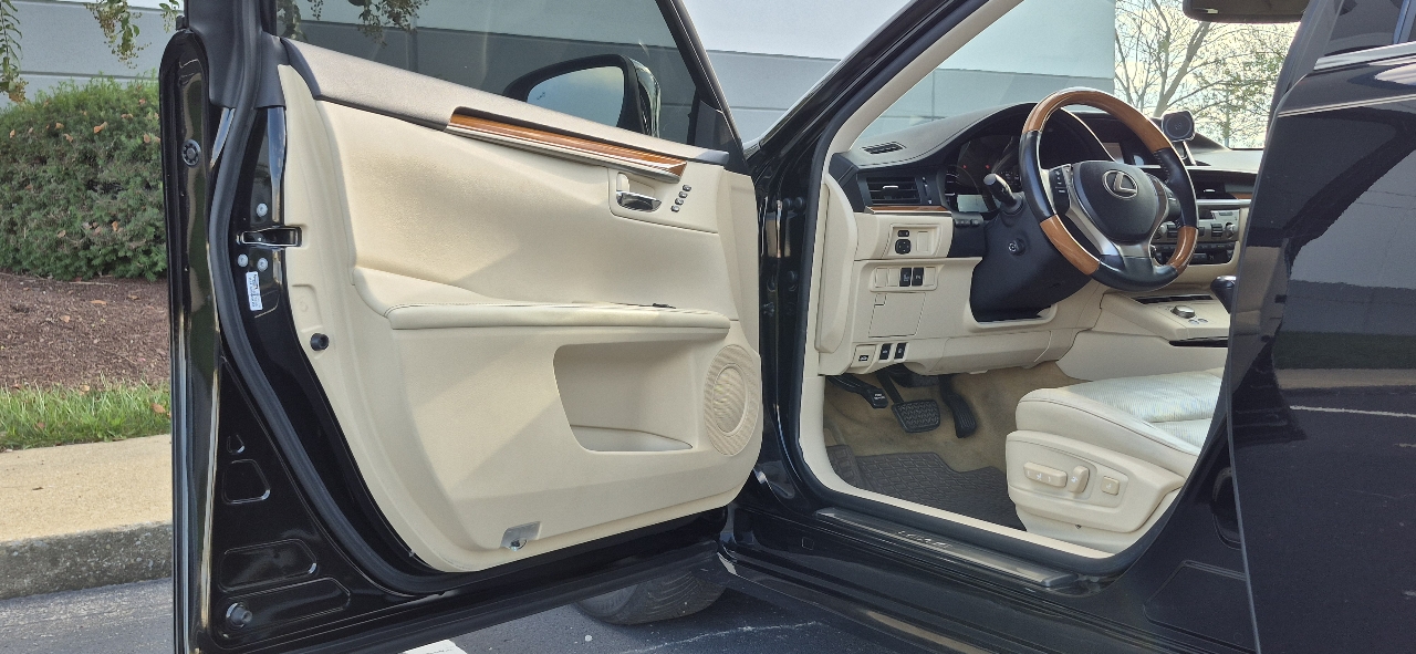 Lexus ES 300h Premium 2013 Lexus ES 300h Premium 2013
