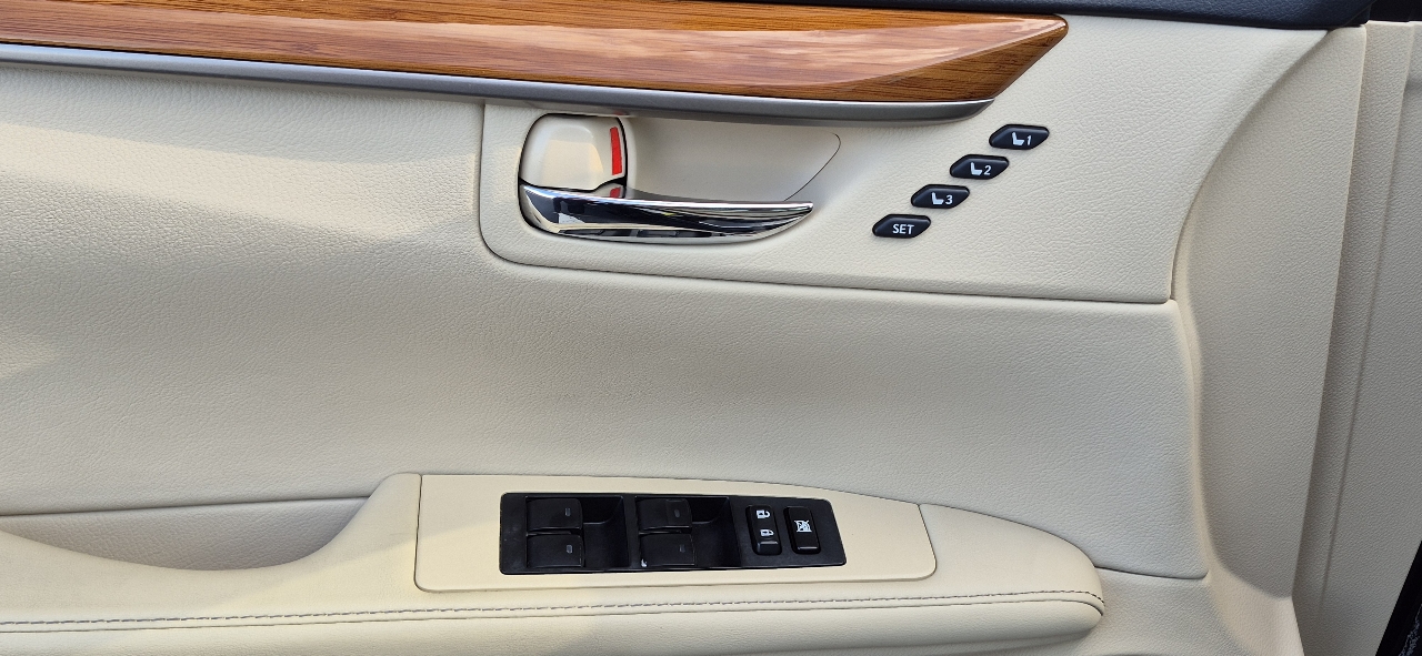 Lexus ES 300h Premium 2013 Lexus ES 300h Premium 2013