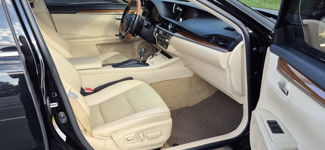 Lexus ES 300h Premium 2013 Lexus ES 300h Premium 2013