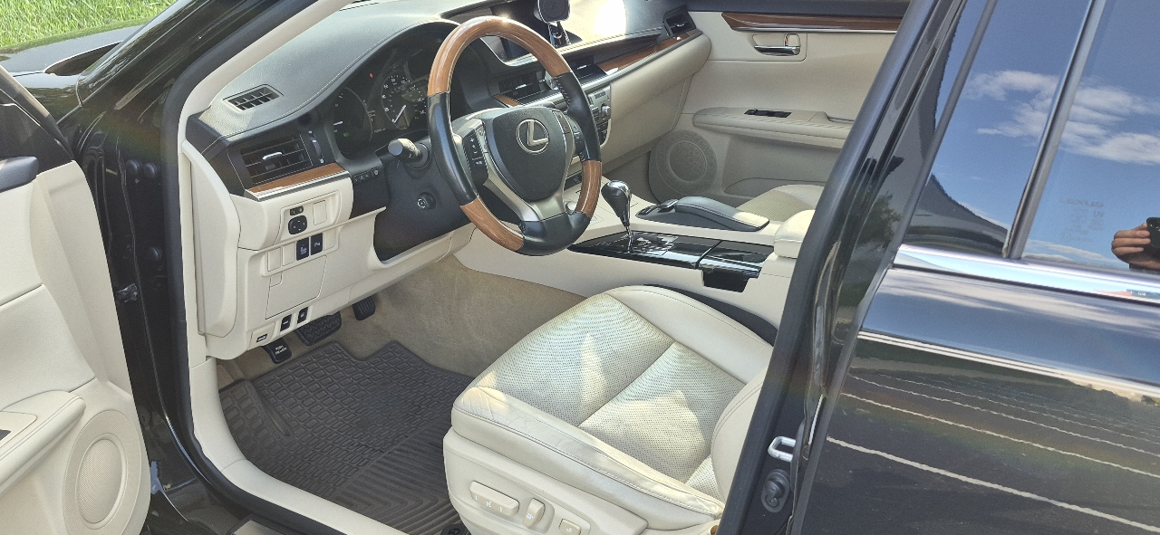 Lexus ES 300h Premium 2013 Lexus ES 300h Premium 2013