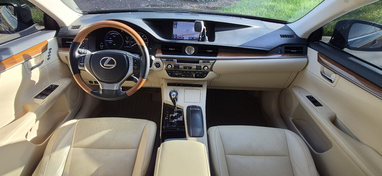 Lexus ES 300h Premium 2013 Lexus ES 300h Premium 2013