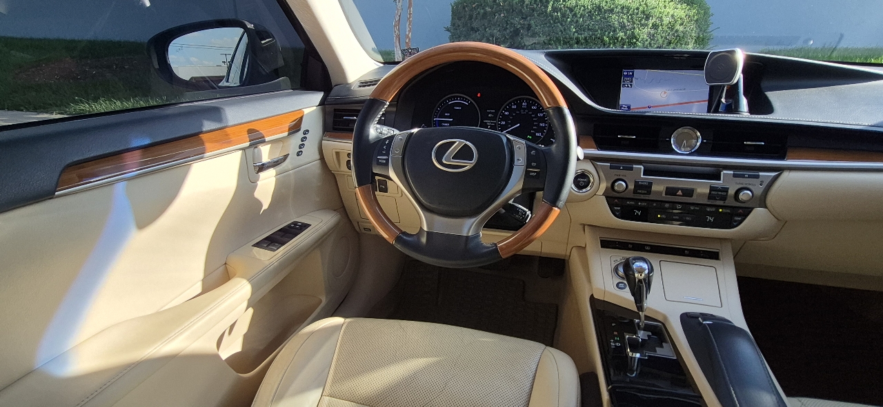 Lexus ES 300h Premium 2013 Lexus ES 300h Premium 2013