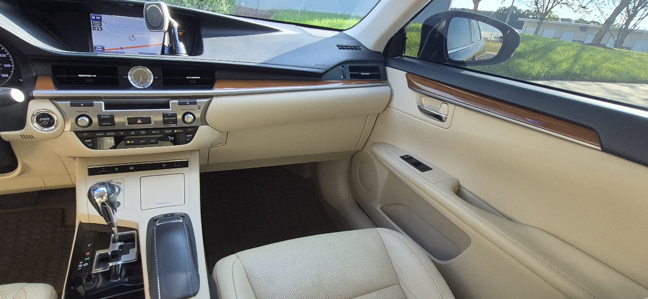 Lexus ES 300h Premium 2013 Lexus ES 300h Premium 2013