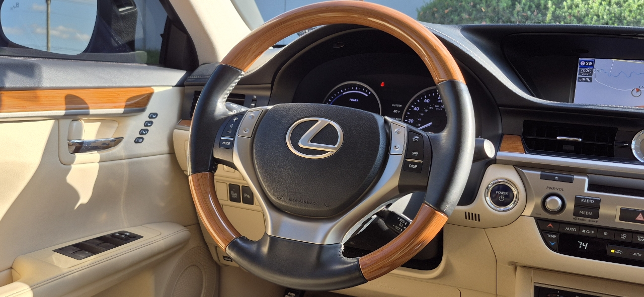 Lexus ES 300h Premium 2013 Lexus ES 300h Premium 2013