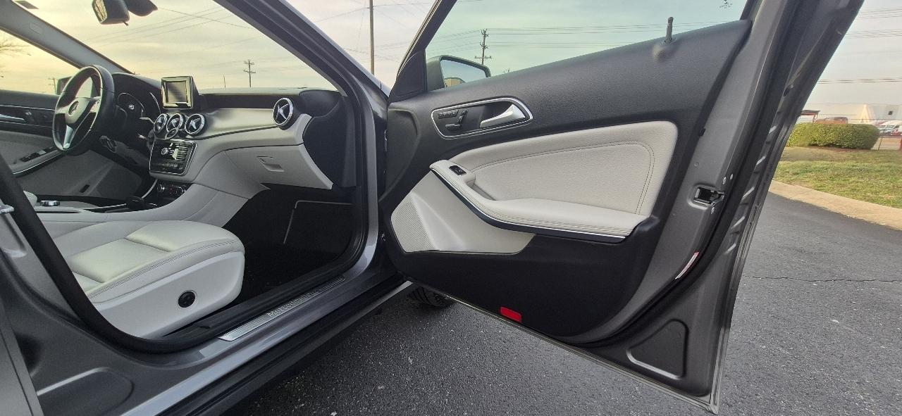 Mercedes-Benz GLA-Class GLA250 2015