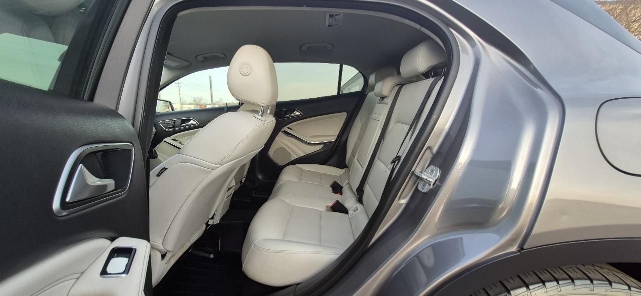 Mercedes-Benz GLA-Class GLA250 2015