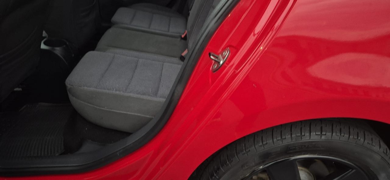 Volkswagen Golf 2.5L Conv & Sunroof 4 Door PZEV 2012