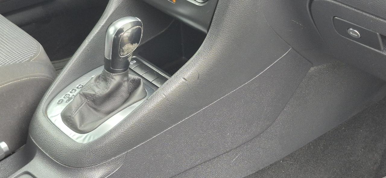 Volkswagen Golf 2.5L Conv & Sunroof 4 Door PZEV 2012