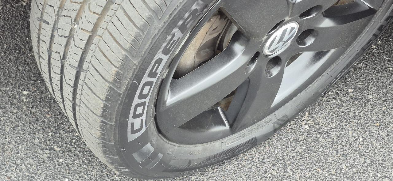 Volkswagen Golf 2.5L Conv & Sunroof 4 Door PZEV 2012