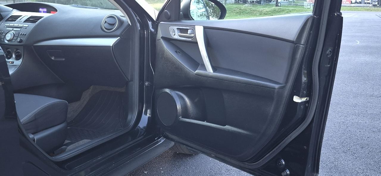 Mazda MAZDA3 s Sport 5-Door 2011