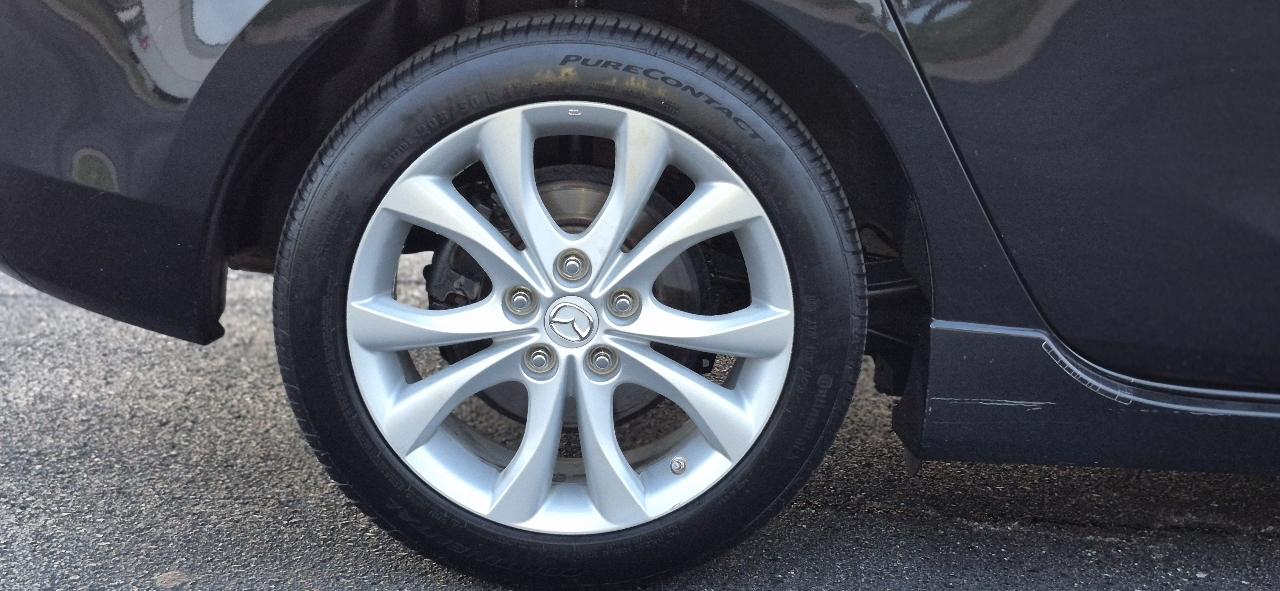 Mazda MAZDA3 s Sport 5-Door 2011