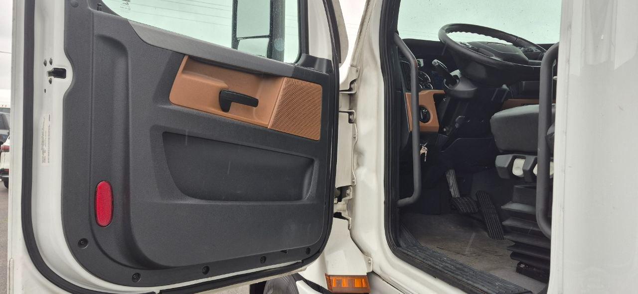 Freightliner Cascadia 125  2021