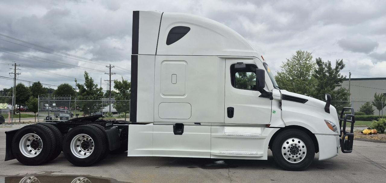 Freightliner New Cascadia 126  2021