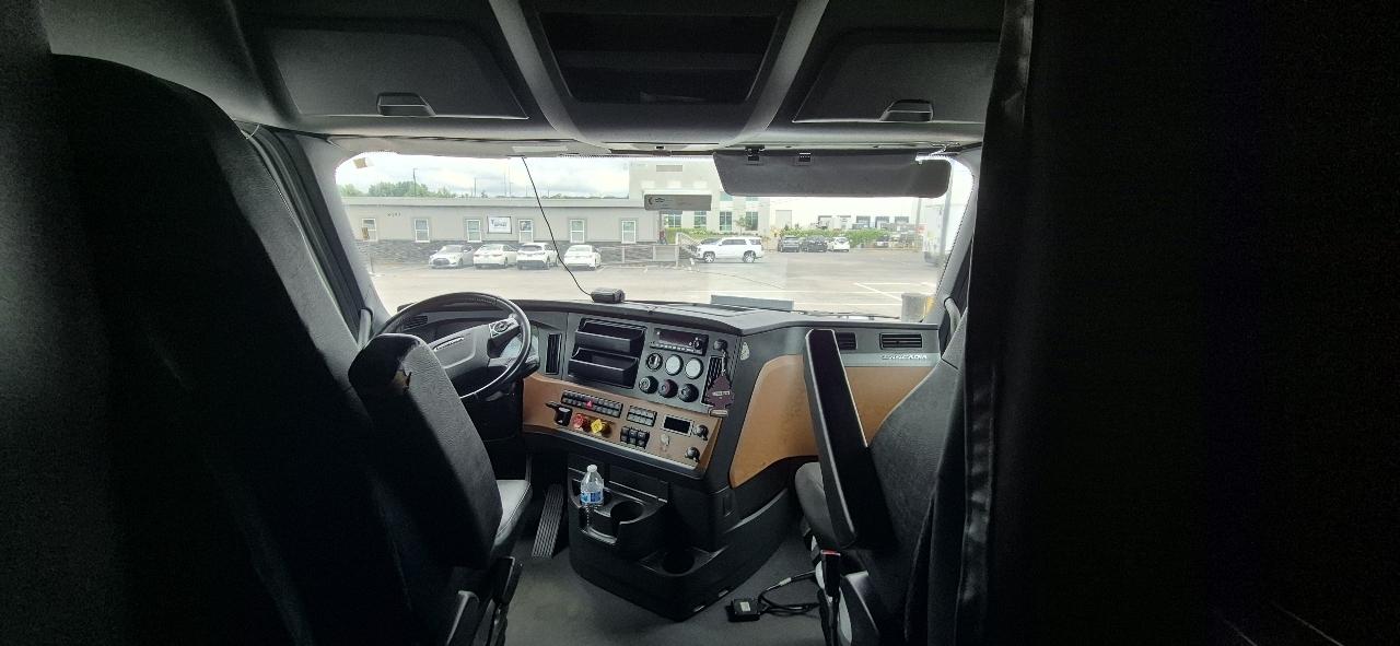 Freightliner New Cascadia 126  2022