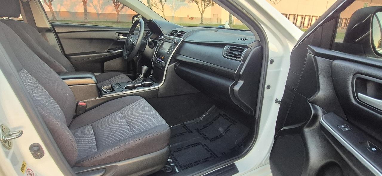 Toyota Camry Hybrid LE 2017