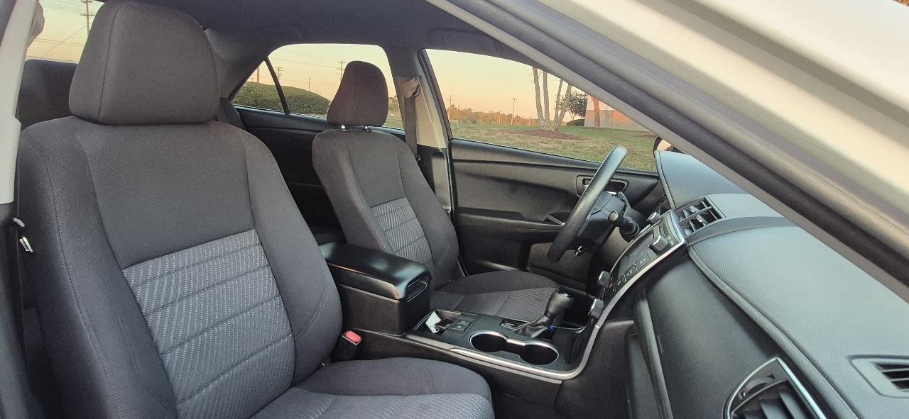 Toyota Camry Hybrid LE 2017
