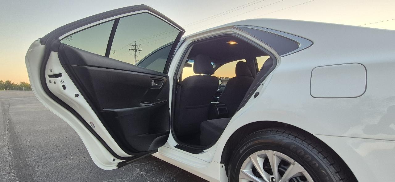 Toyota Camry Hybrid LE 2017