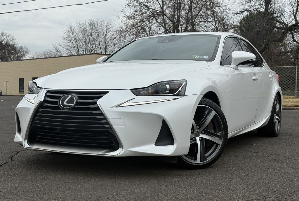 2017 Lexus IS 300's photo