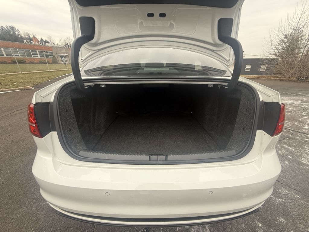 Volkswagen Jetta  2017