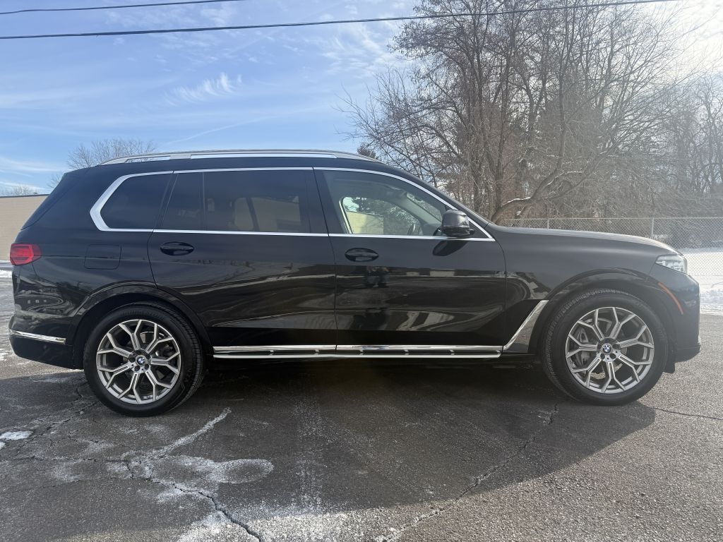 BMW X7  2021
