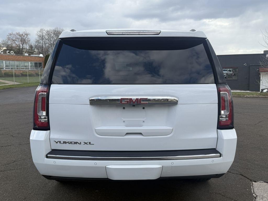 GMC Yukon XL Denali 2017