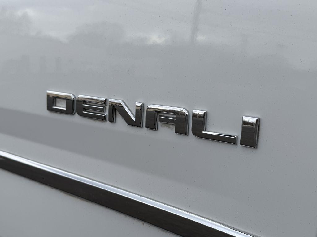GMC Yukon XL Denali 2017