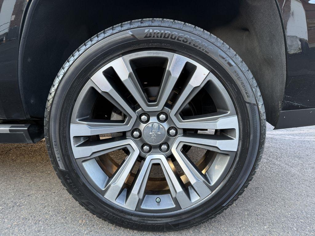 GMC Yukon Denali  2017