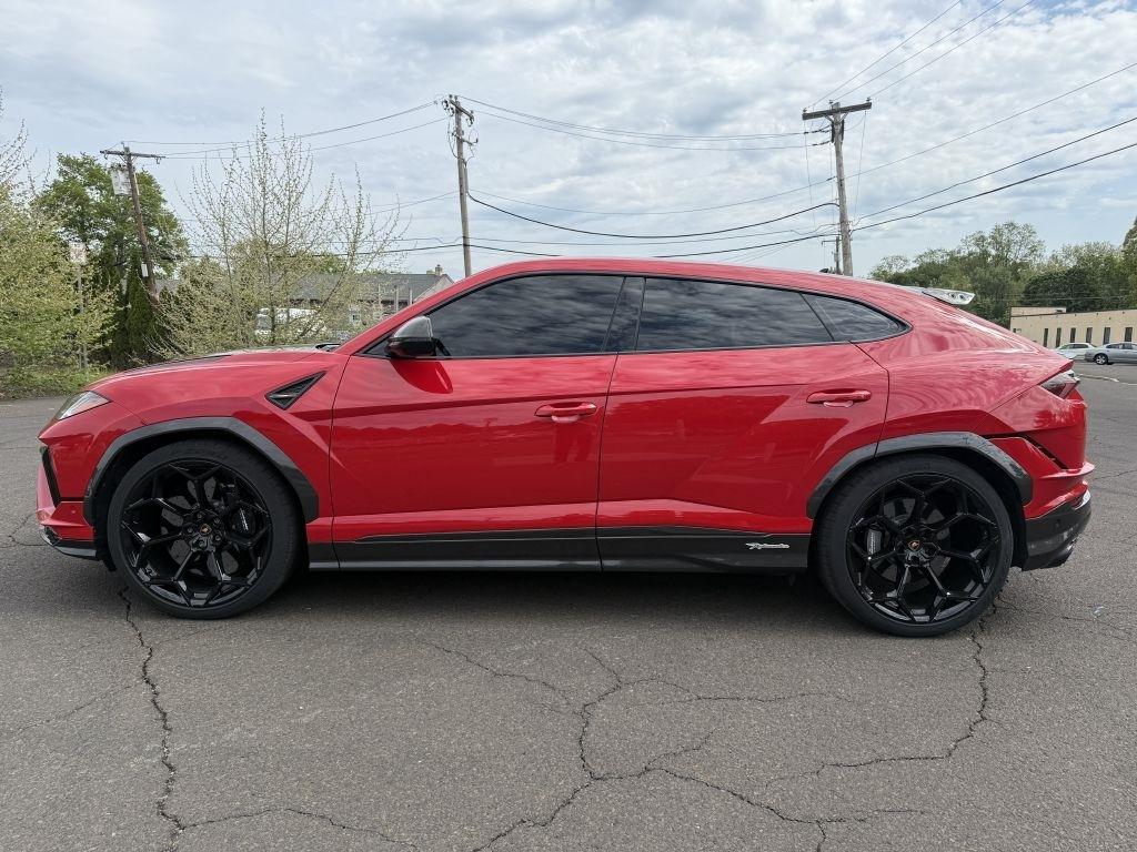 Lamborghini Urus  2024