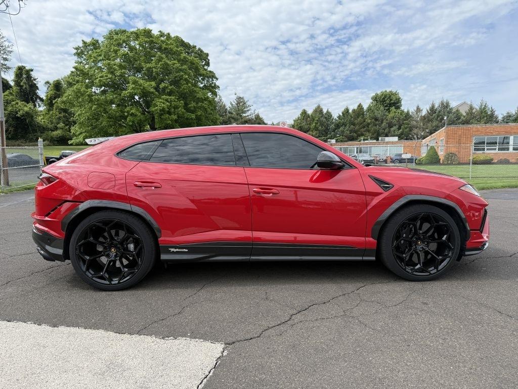 Lamborghini Urus  2024