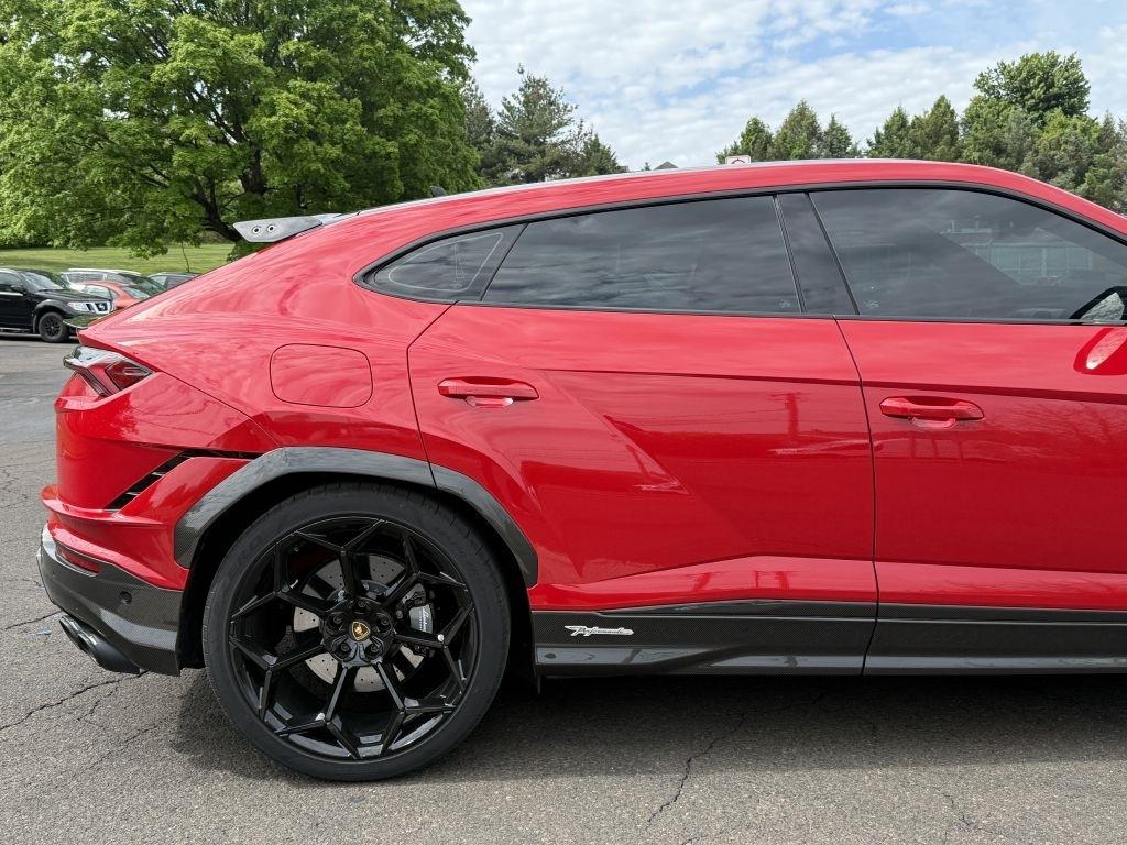 Lamborghini Urus  2024