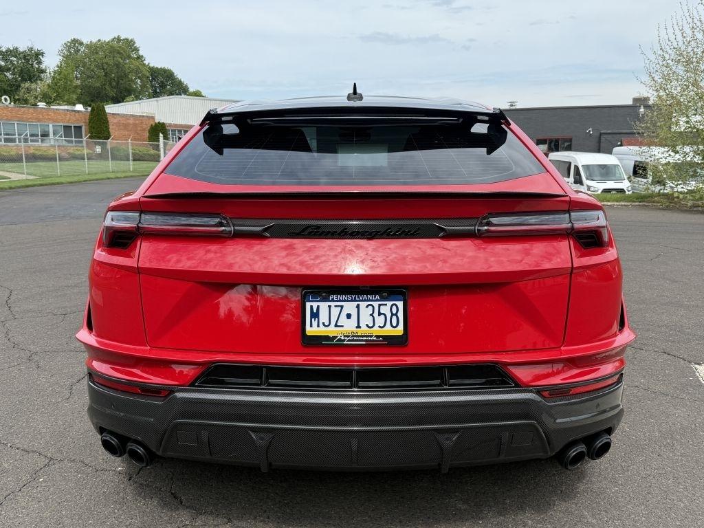Lamborghini Urus  2024