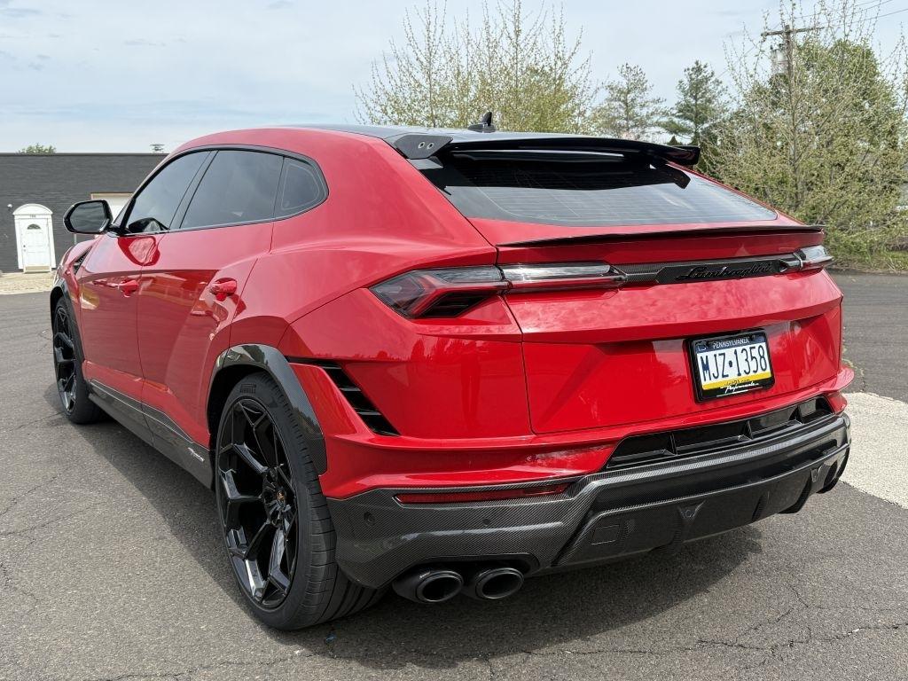 Lamborghini Urus  2024