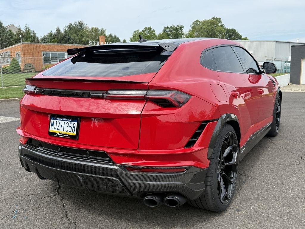 Lamborghini Urus  2024