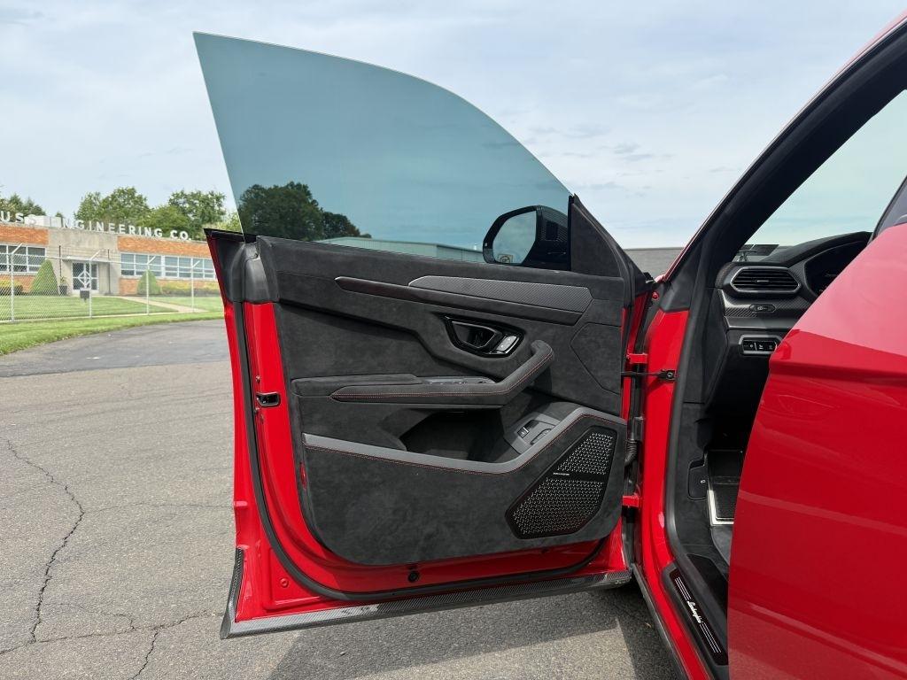 Lamborghini Urus  2024